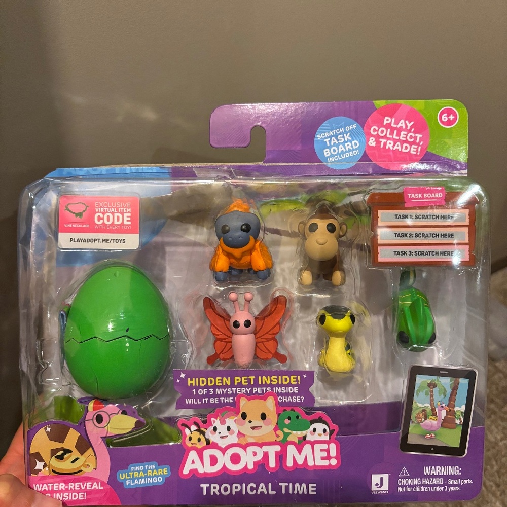 Adopt Me Tropical Time Mini Figure Multipack w/digital code